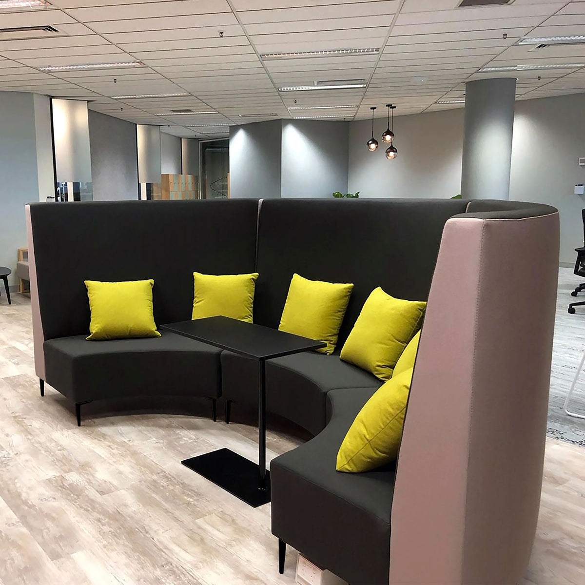 Quiet High Round Lounge Chair